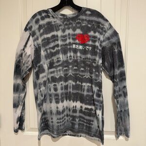 Grey and white t-shirt with roses on the front and back